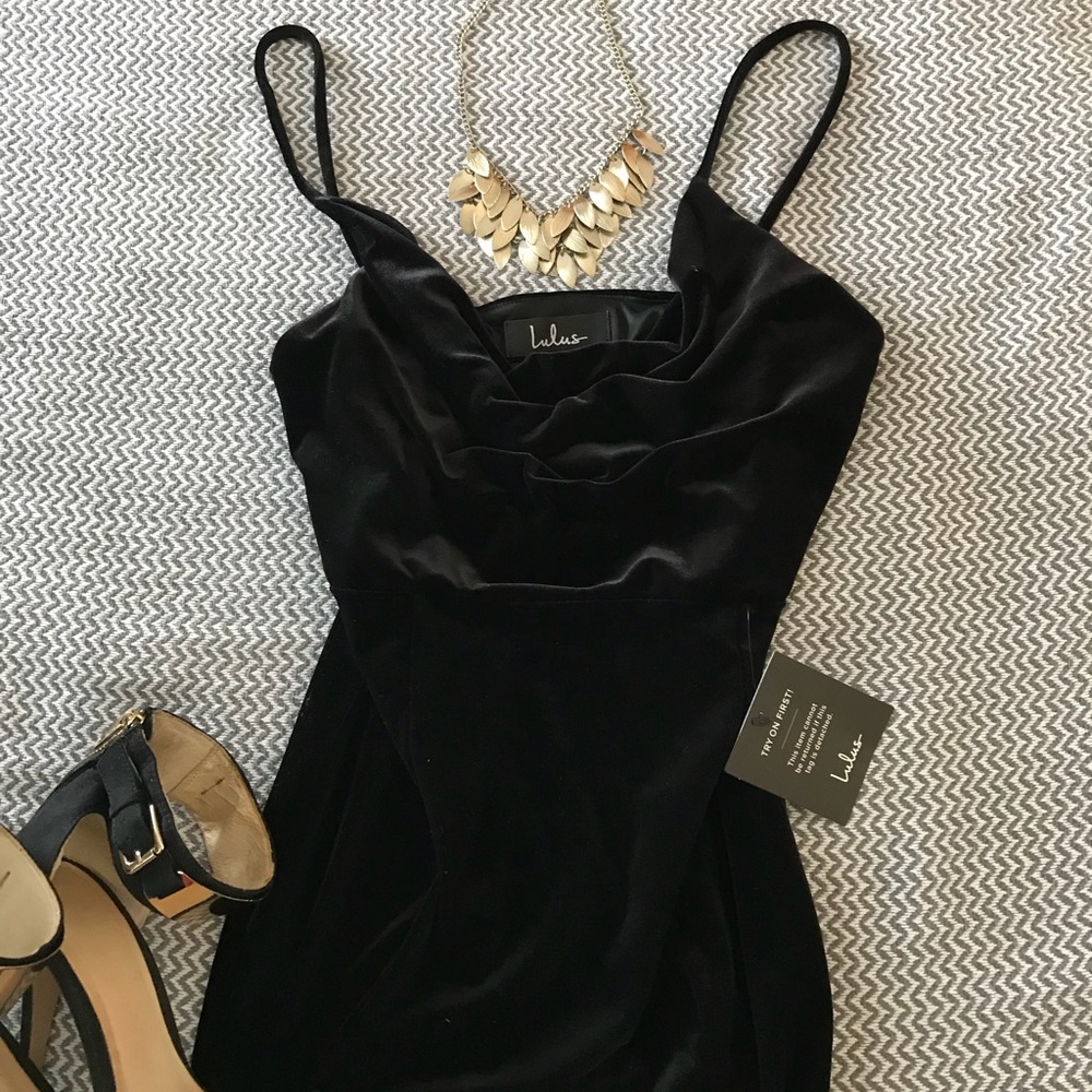 Lulu’s velvet black dress